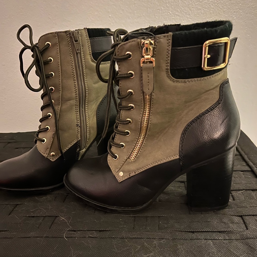Women heel booties. Size 7